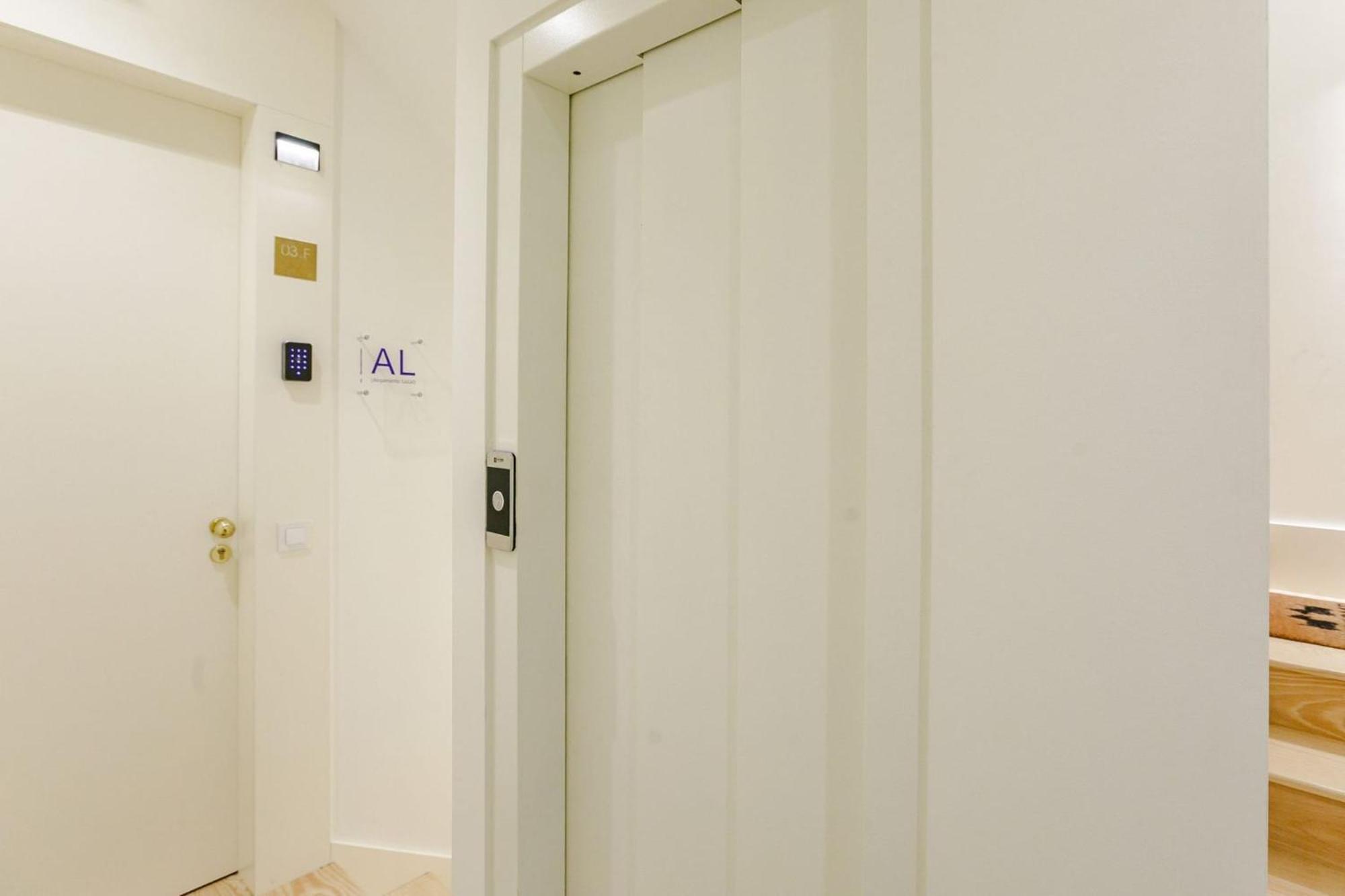 Door 65 - Historical Center Apartments ปอร์โต ภายนอก รูปภาพ